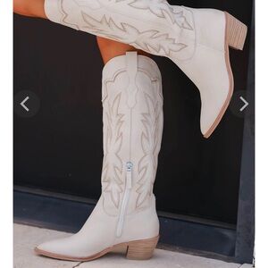 Dolce Vita Women's Cream Shiren Western or Cowboy Boots 6